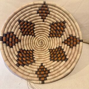 NWT Artist Africa Basket. Hanger 13” Made by the Lozi people of Zambia